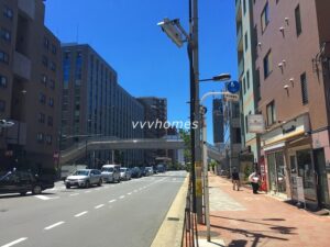 コンシェリア白金台の前面遊歩道