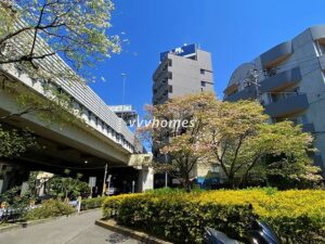 首都高とガラ・シティ白金台の位置関係