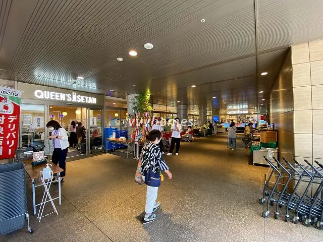 パレステュディオ白金(駅地下のスーパー)
