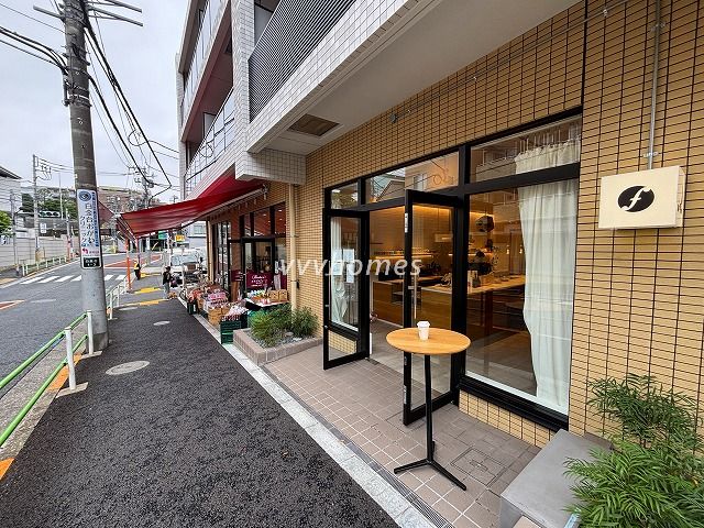 cafe&bar f by OCOCJ