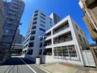 マンション東目黒苑（駐車場入口）