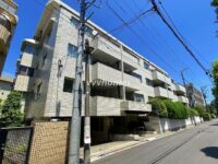 ロイヤル白金ガーデン（駐車場入口）