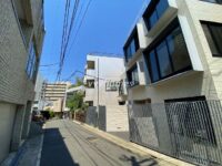 トリビュート白金（全面道路）