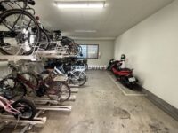 高輪パークホームズ（駐輪場とバイク置場）